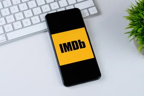 IMDb app logo on a smartphone screen Stock Photos