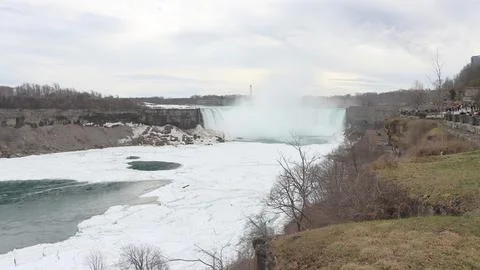IMG 2396 Dramatic Cloudy Niagara Falls in April Foto stock
