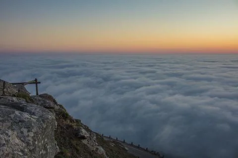 The immense clouds seen from the hill Foto stock