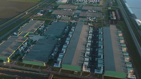 Immense technology campus with multiple data centers operating at sunrise Vídeo Stock 332680791