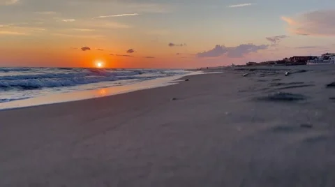 Immerse Yourself: Beach Sunset and Ocean Waves Video stock 309371836
