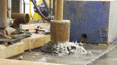 Immersing drilling pipe into the borehole Video stock 55013849