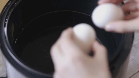 Immersing eggs in water close-up Stock Footage 73100820
