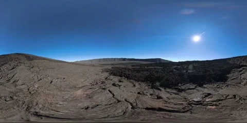 Immersive 360° View Overlooking Lava Fields During Volcano Climb, Reunion Island 스톡 동영상 317327288
