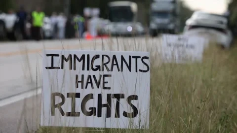 Immigration protests spread across US demanding detainee release, ESTADOS UNIDOS Vídeo Stock 320376821