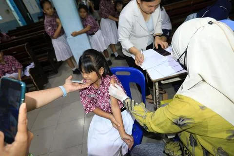 Immunization program for school children in Banda Aceh, Indonesia - 06 Nov 2025 Foto stock