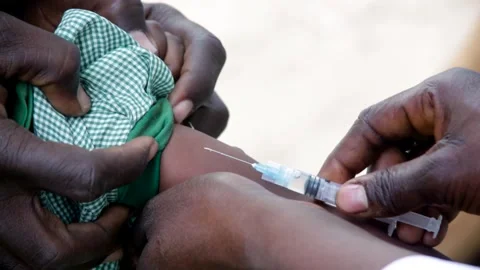 Immunization saves lives by protecting children and communities from Vídeos de archivo 334663841