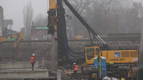 Impact pile driver on board the barge. New bridge construction site. 4355 Vidéo 147262678