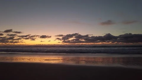 Imperial beach waves at dusk 库存影片 169617900