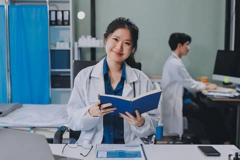 Implement those changes and we can see. Shot of a group of nurses and docto.. Foto stock