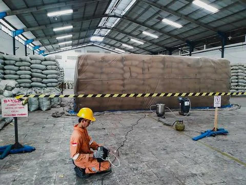 Implementation of methyl bromide fumigation Foto stock