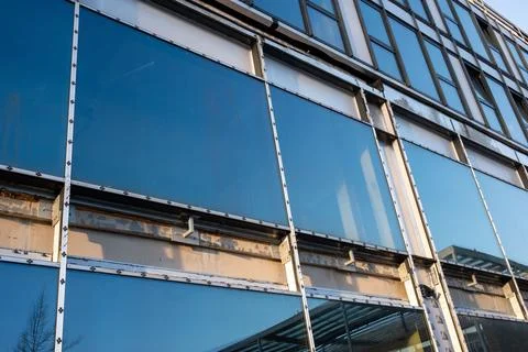 Imposing large building with a modern facade featuring blue glass windows Fotos de archivo