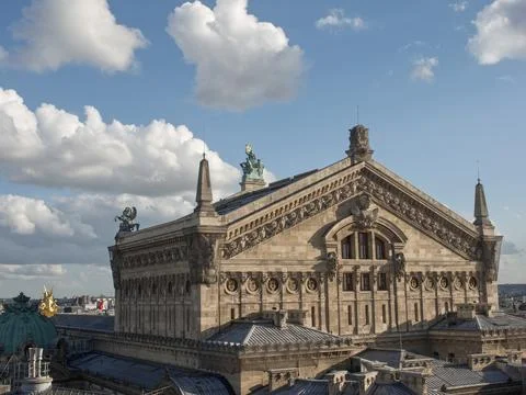 The imposing opera house rises into the sky with its detailed decorations, Stock-Fotos