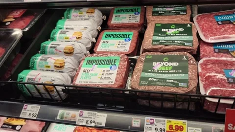 Impossible and Beyond Beef Meat Hamburger Grocery 스톡 동영상 219823187