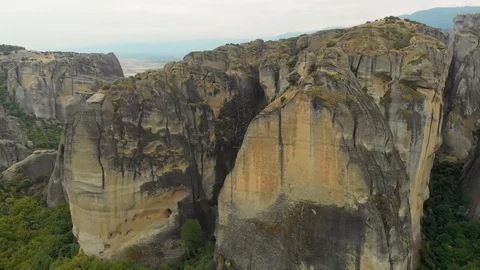 Impressive aerial panoramic view of the famous beautiful Meteora valley 스톡 동영상 108410036