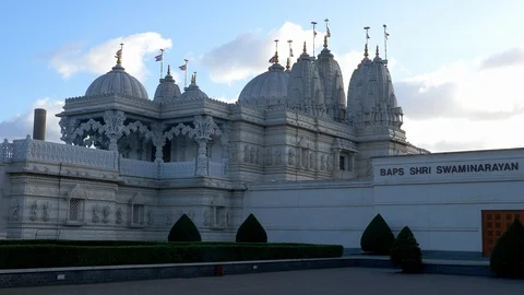 The impressive building of Neasden Temple called BAPS Shri Swaminarayan Mandir 库存影片 121542368