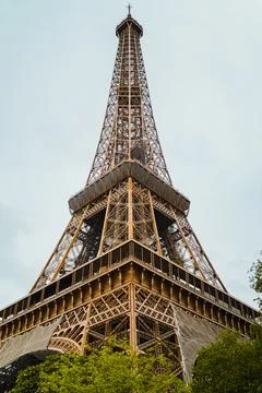 Impressive Diagonal Perspective of the Eiffel Tower in Paris France Foto stock