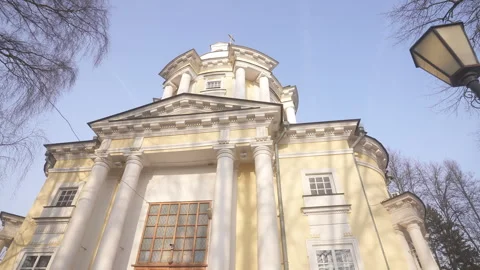 An impressive historical building with stunning classical architecture Vidéo 303818338