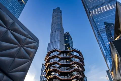 Impressive low-angle shot of the Vessel at Hudson Yards. Фото