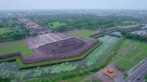 Impressive Panning Daytime Drone Shot of the Hue Citadel Flagpole 스톡 동영상 276932258