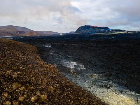 Impressive view of the exploding red lava of the Active Volcano Stockfoto's