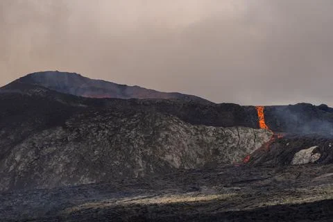 Impressive view of the exploding red lava of the Active Volcano Foto stock
