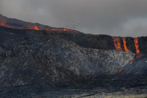 Impressive view of the exploding red lava of the Active Volcano Foto stock