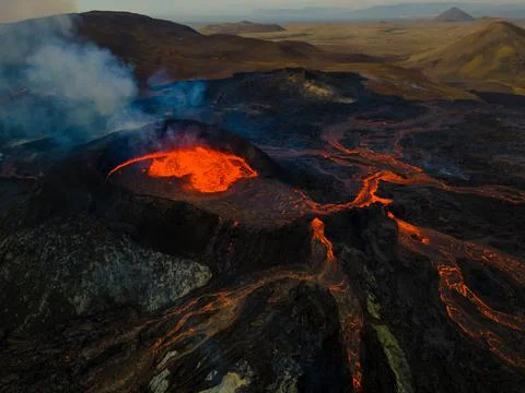 Impressive view of the exploding red lava of the Active Volcano Stock-Fotos