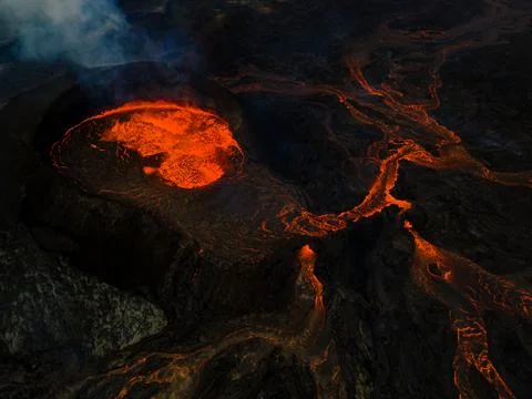 Impressive view of the exploding red lava of the Active Volcano Foto stock