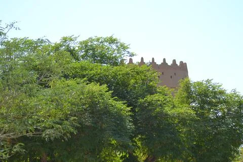 Impressive view of the mud-brick buildings and trees of Ait Benhaddou Stock Photos