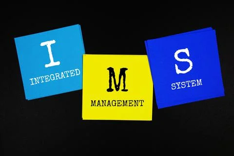 IMS - Integrated Management System acronym text on sticky note on black bac.. 스톡 사진