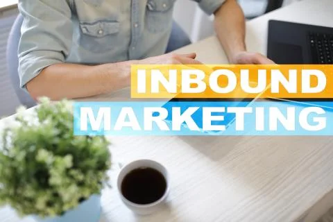 Inbound marketing text on virtual screen. Business and technology concept. Stockfoto's