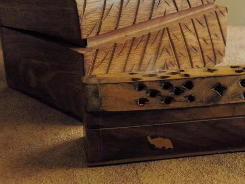 Incense box on a rustic table. Foto stock