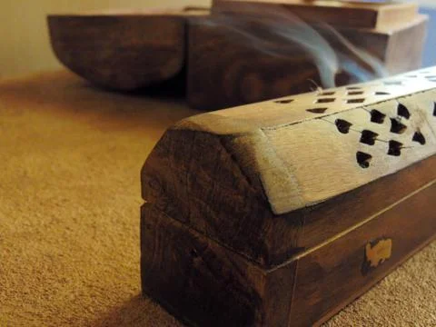 Incense box on a rustic table. Stock-Fotos