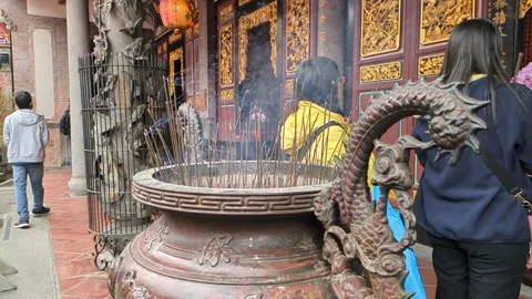 Incense burning devotees praying at Taipei Baoan temple Stock Footage 267688863