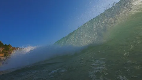 Incoming ocean wave in slowmotion Video stock 90004477
