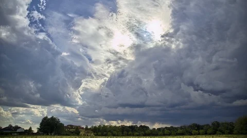 Incoming Storm Clouds Stockbeeldmateriaal 98500828