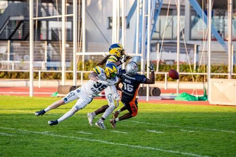  Incomplete Pass in die Endzone der Hildesheim Invaders. GER, American Foo... Stock Photos