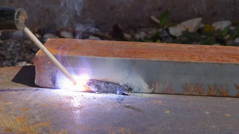 Incorrect angle amateur welding Stock Footage 181541756