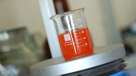 The increase in the flask in which the red substance is mixed. Stock Footage 127321324