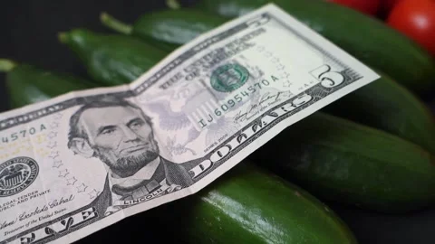 Increase in tomato and cucumber prices, 2022 economic crisis and exorbitant i 動画素材 187101498