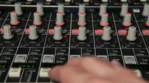 Increasing the Gain Vídeos de archivo 10688618