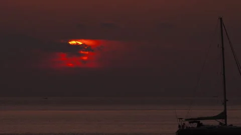 Incredible sunset on the ocean Video stock 289465895