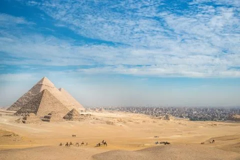 Incredible view of the complex of ancient pyramids against the background of Foto stock