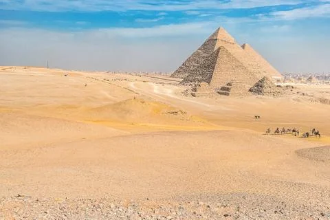 Incredible view of the complex of ancient pyramids against the background of Foto stock