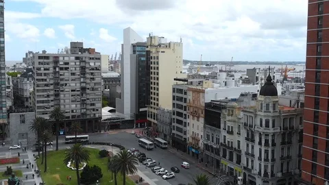 Independence Square, 18 de Julio Avenue Street (Montevideo, Uruguay) aerial view 動画素材 118441732