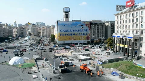 Independence square, Pine tree construction disassembling, Kiev, Ukraine. Stock Footage 41211278