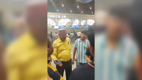 India: Flight delay leaves 18 Passengers Stranded at northern India airport Stock Footage 280491364