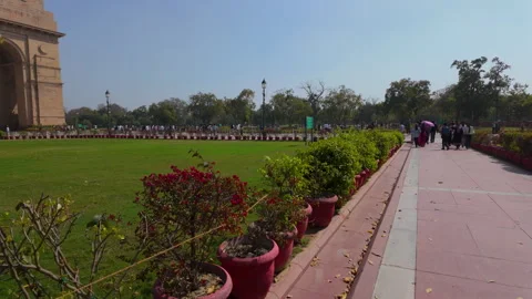 India Gate Monument With Lush Green Gardens And Tourists In New Delhi Stock Footage 346272736