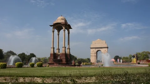 India Gate originally called the All India War Memorial and Canopy in New Delhi Vidéo 105692343